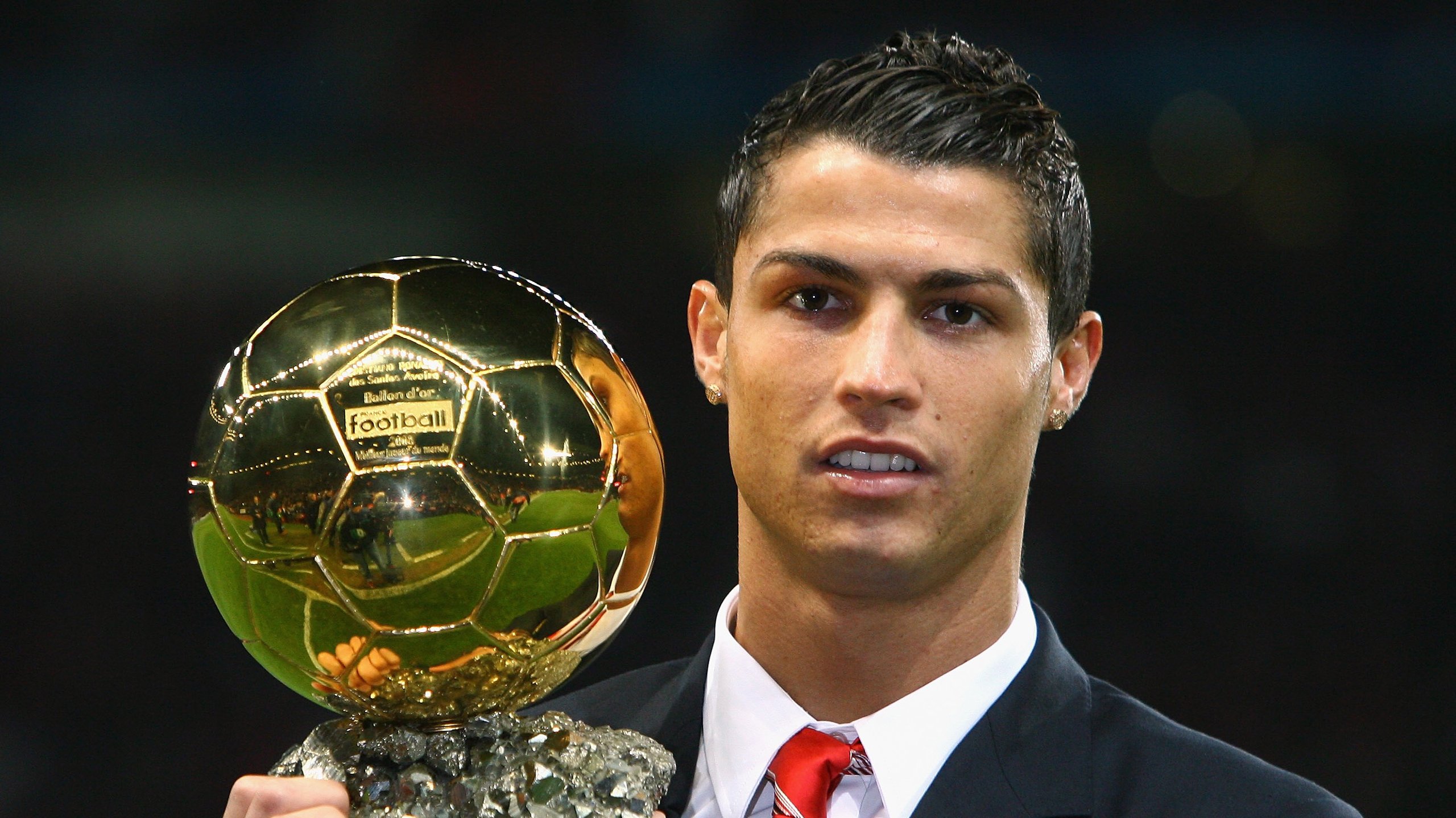 曼联的失利:滕哈格的换人调整引争议,滕哈格执教风格